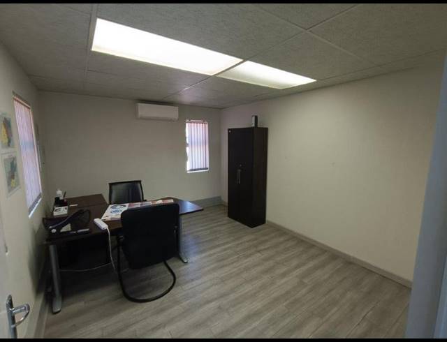 BUSINESS PROPERTY TO RENT IN FOURWAYS